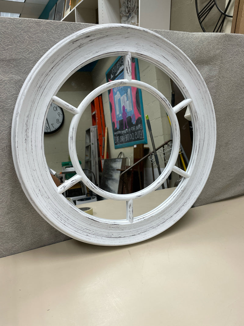 CIRCULAR WHITE MIRROR