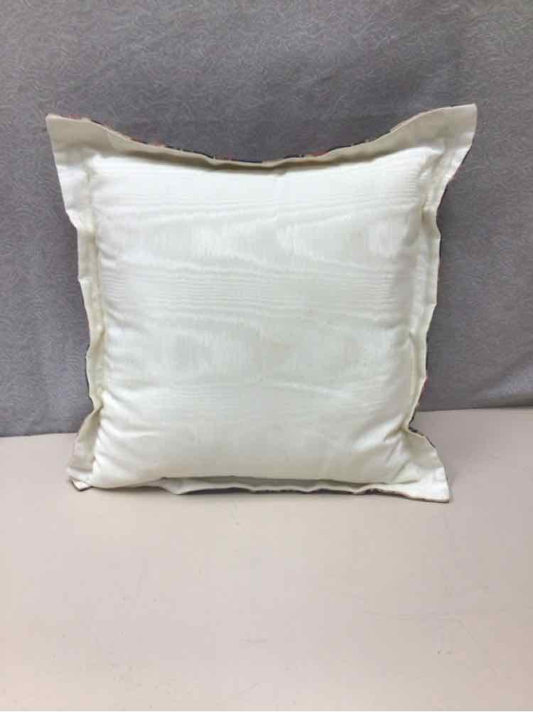 SMALL FLORAL DECORATIVE PILLOW