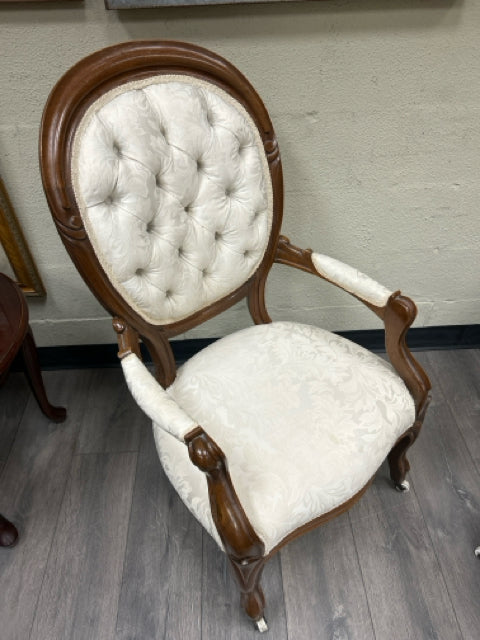 WOOD FRAME UPHOL VINTAGE CHAIR W/ARMS