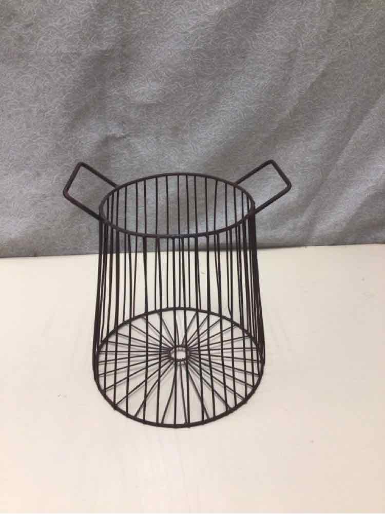 WIRE BASKET W/HANDLES