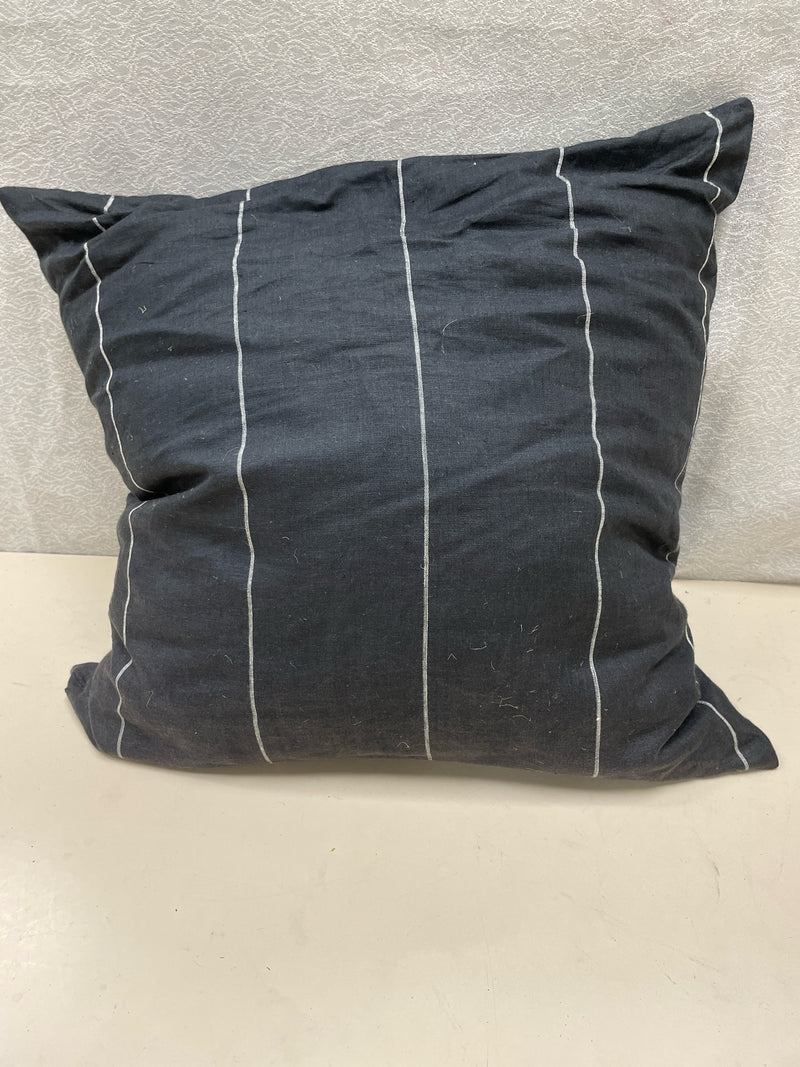 BLACK/WHITE LINES PILLOW