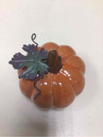 SMALL ORANGE PUMPKING W/WIRE LEAF