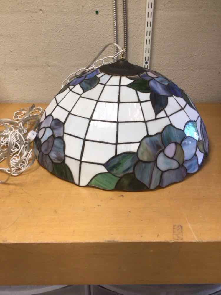 TIFFANY STYLE HANGING LIGHT