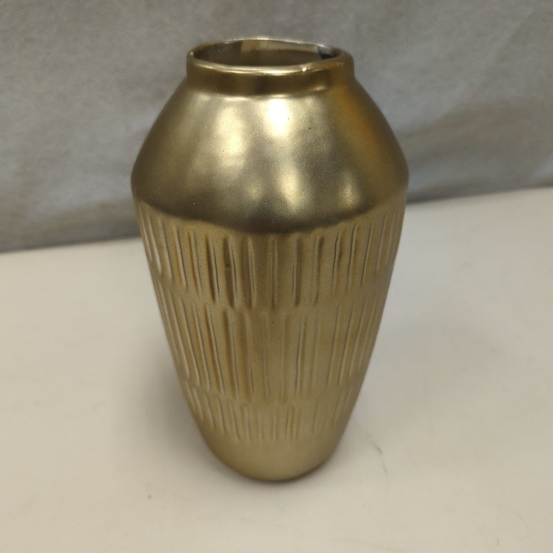 GOLD METAL VASE W/LINES