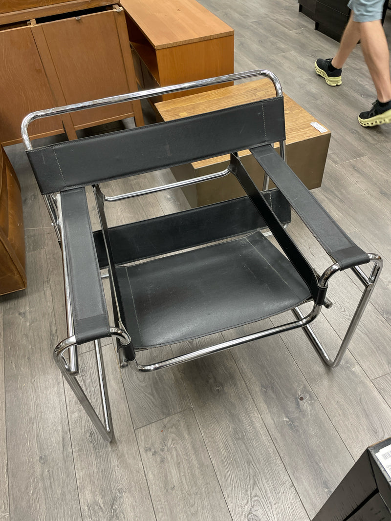 REPLICA WAFFILY BLACK CHAIR