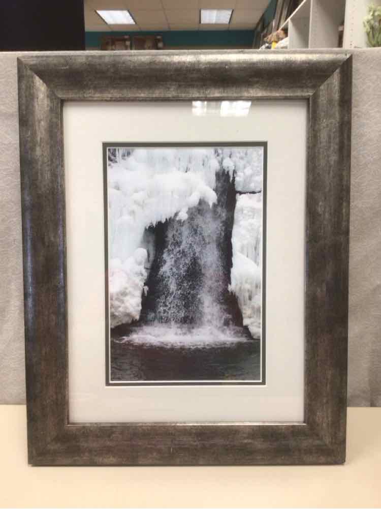 B/W SNOWY WATERFALL PIC
