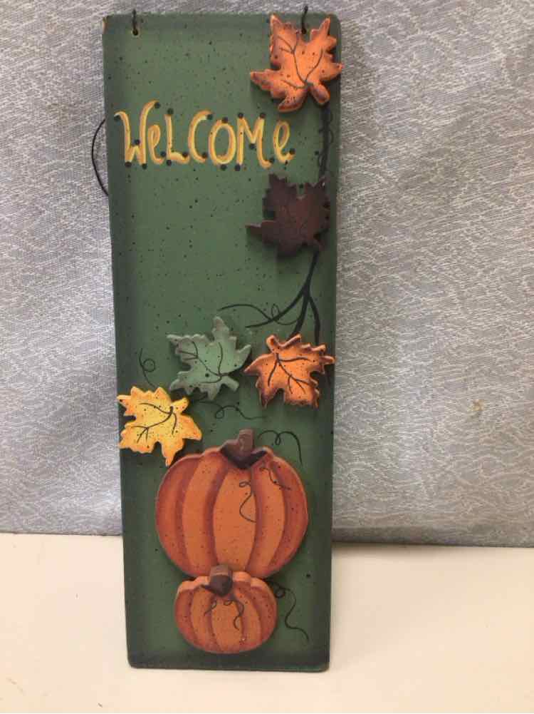 "WELCOME PUMPKINS" DOOR SIGN
