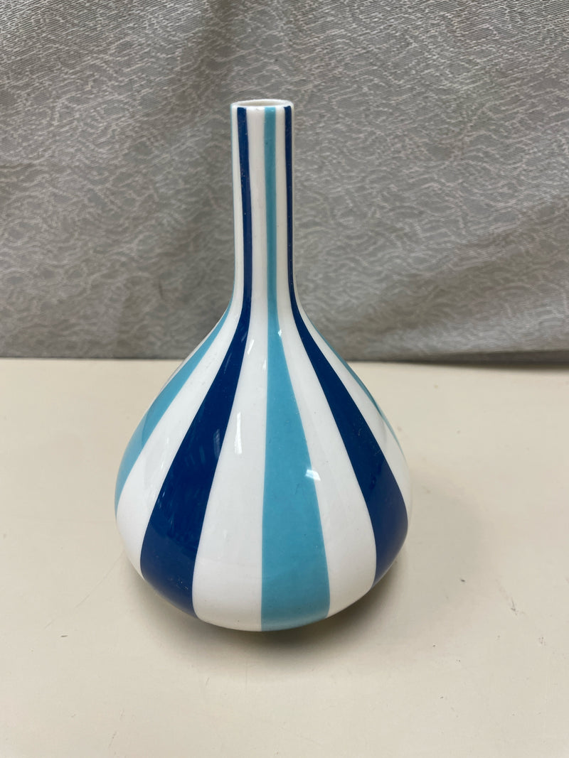 BLUE WHITE VASE