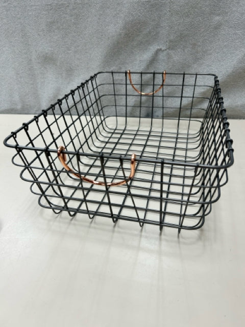 PINK/GRAY METAL BASKET W/HANDLES