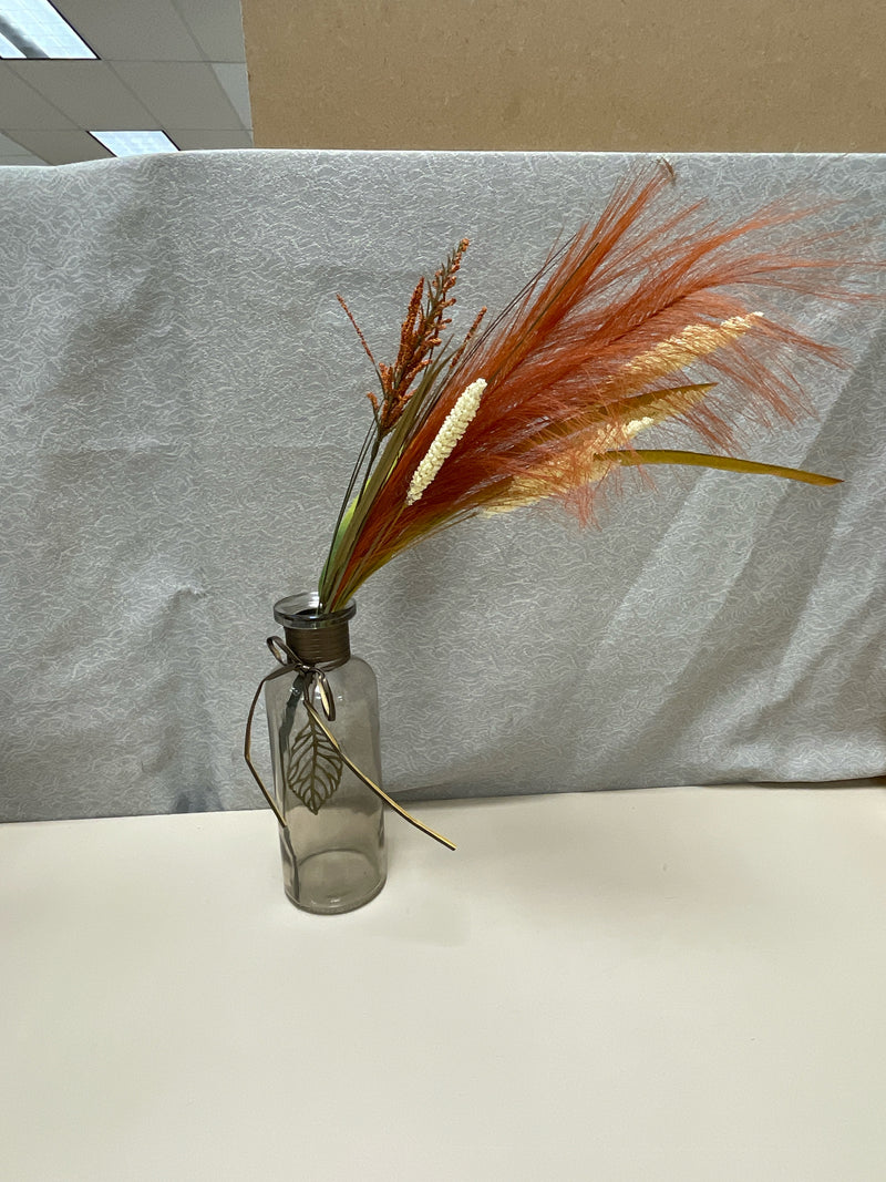 CLEAR GLASS VASE W/FILLER