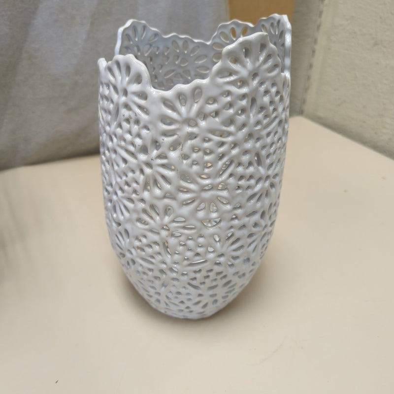 WHITE CERAMIC CUTOUT CANDLE HOLDER