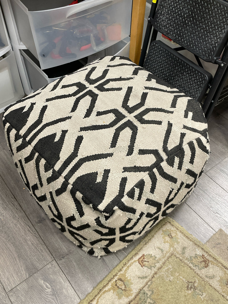 BEIGE/BLACK OTTOMAN