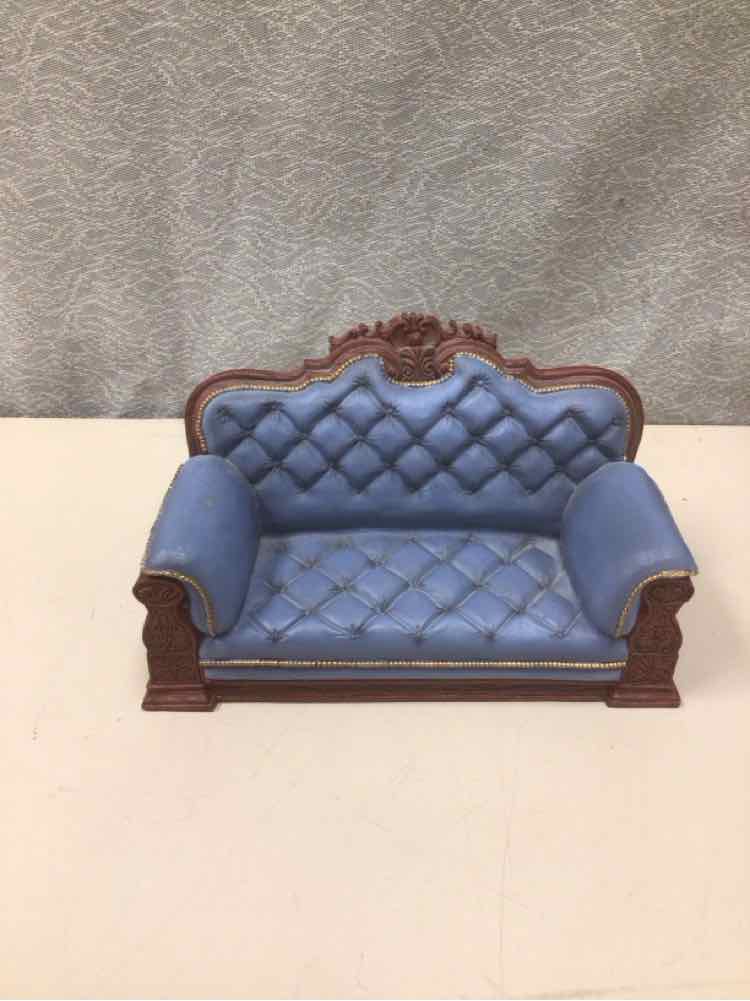 SMALL COUCH FIGURINE