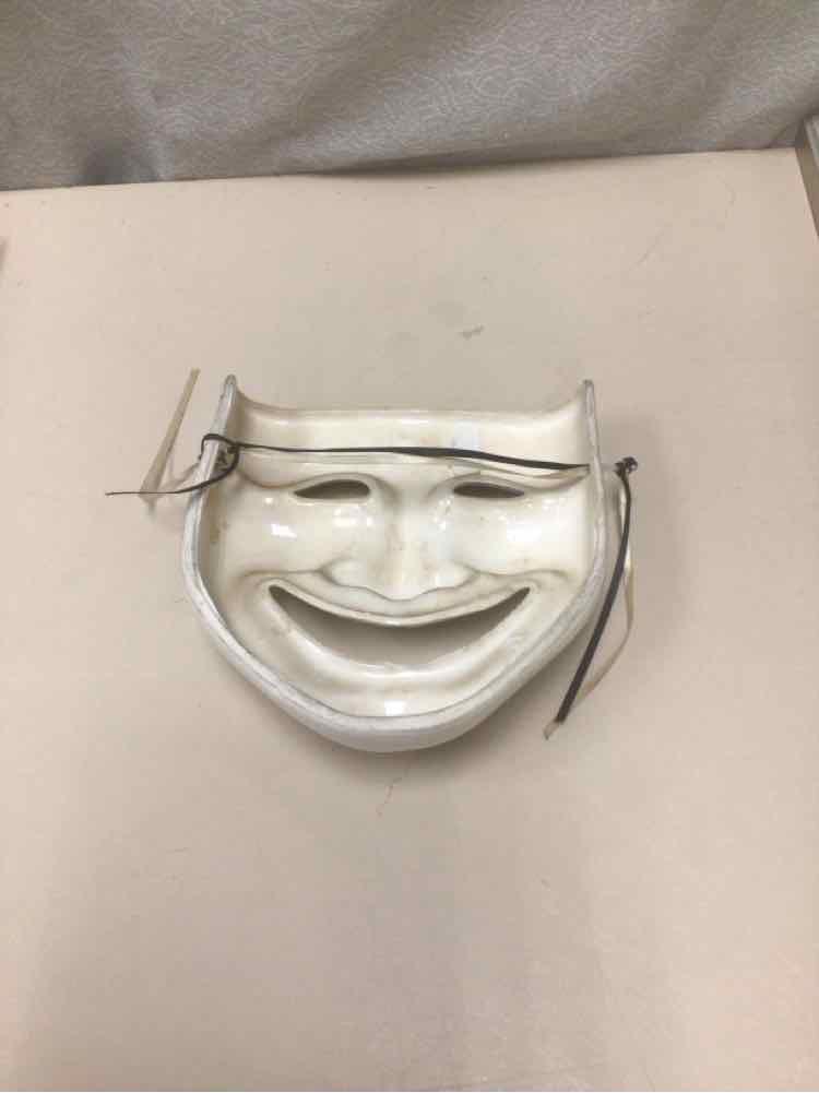 WHITE CERAMIC MASK HANGING