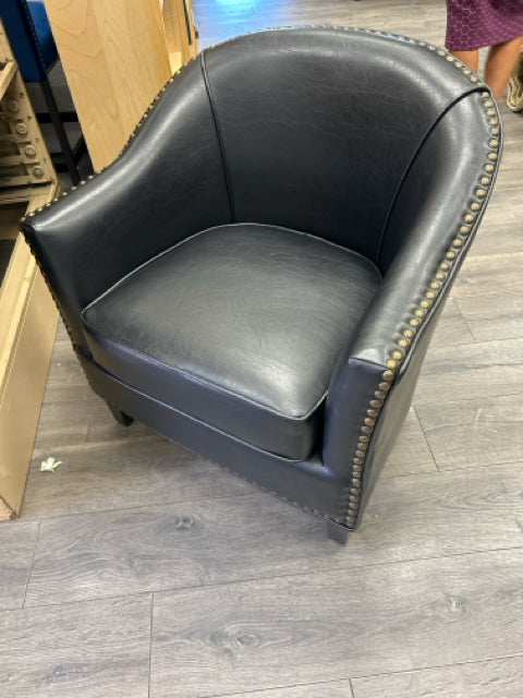 BLACK/GOLD RIVETED ARMCHAIR