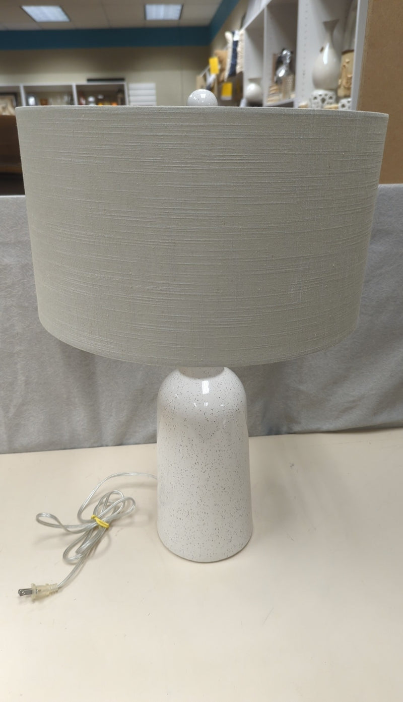 BEIGE SPECKLED BASE LAMP