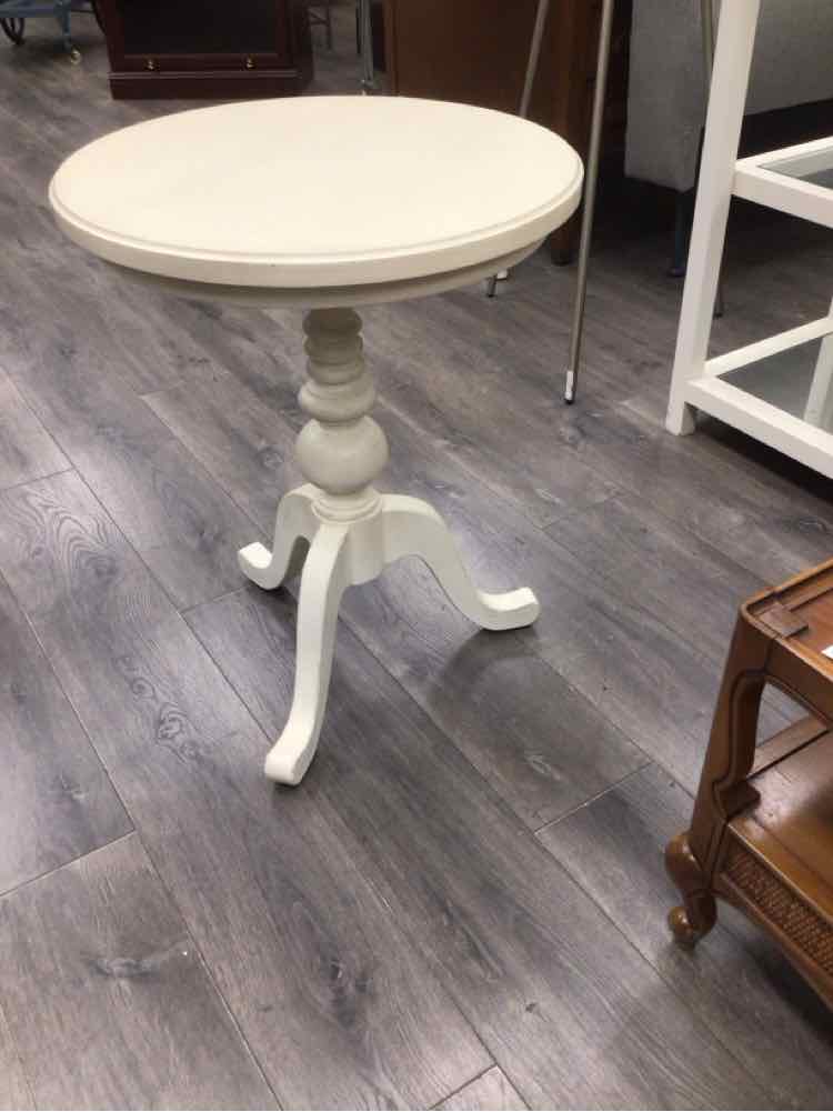 WHITE CIRCULAR END TABLE