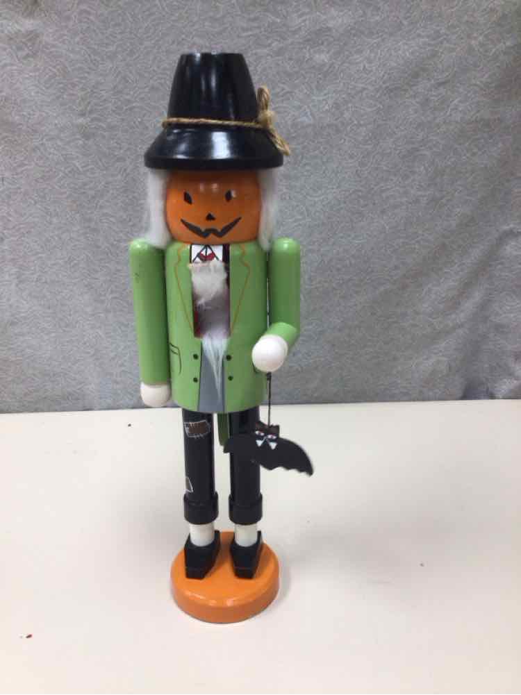 SCARECROW WITH BAT NUTCRACKER