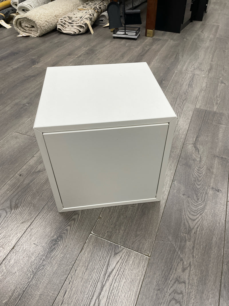 WHITE STORAGE CUBE WITH DOOR