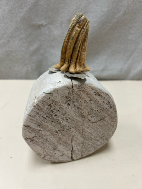 GREY CARVED STUMP PUMPKIN