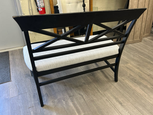 BLACK WHITE ARMLESS BENCH