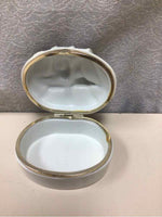 SMALL WHITE W/BLUE FLOWER BOX