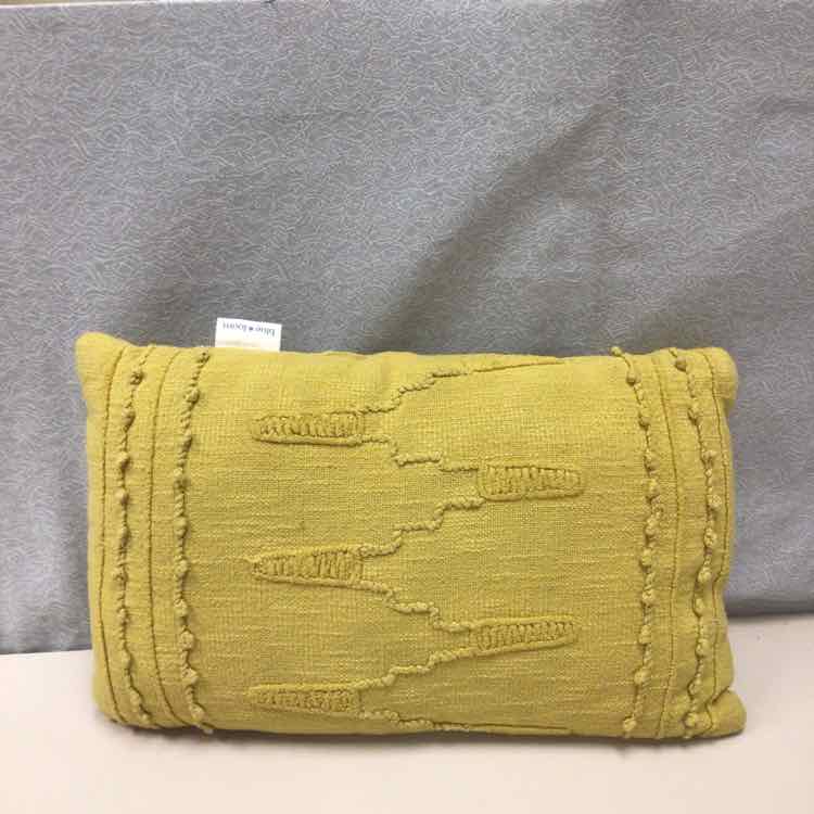 ACCENT PILLOWS