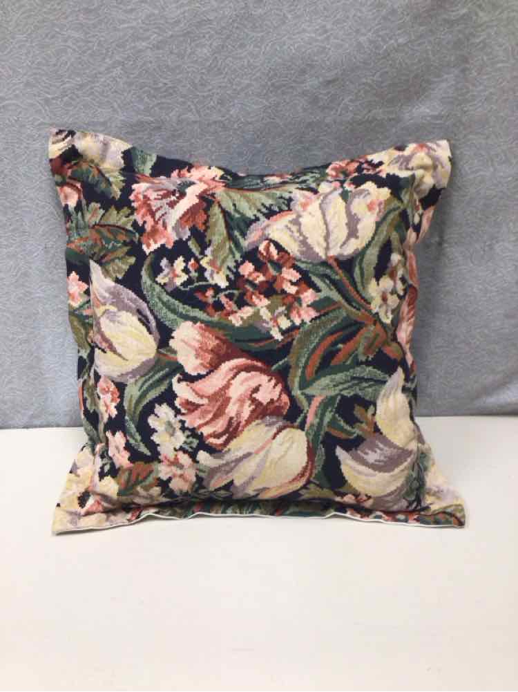SMALL FLORAL DECORATIVE PILLOW
