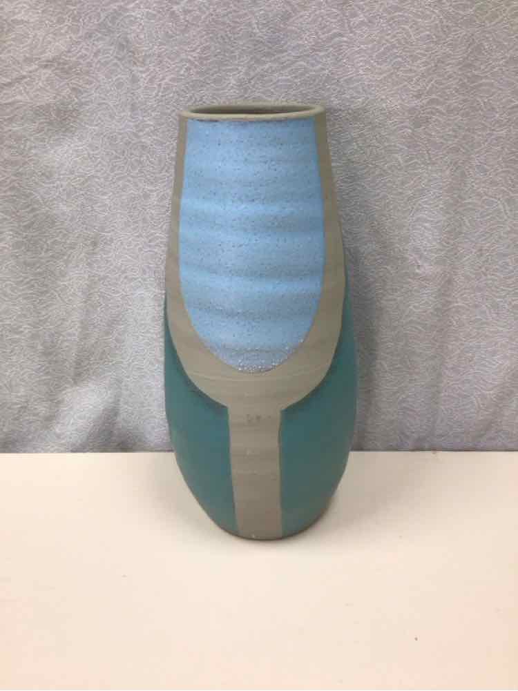 GREEN/BLUE/GRAY TALL VASE