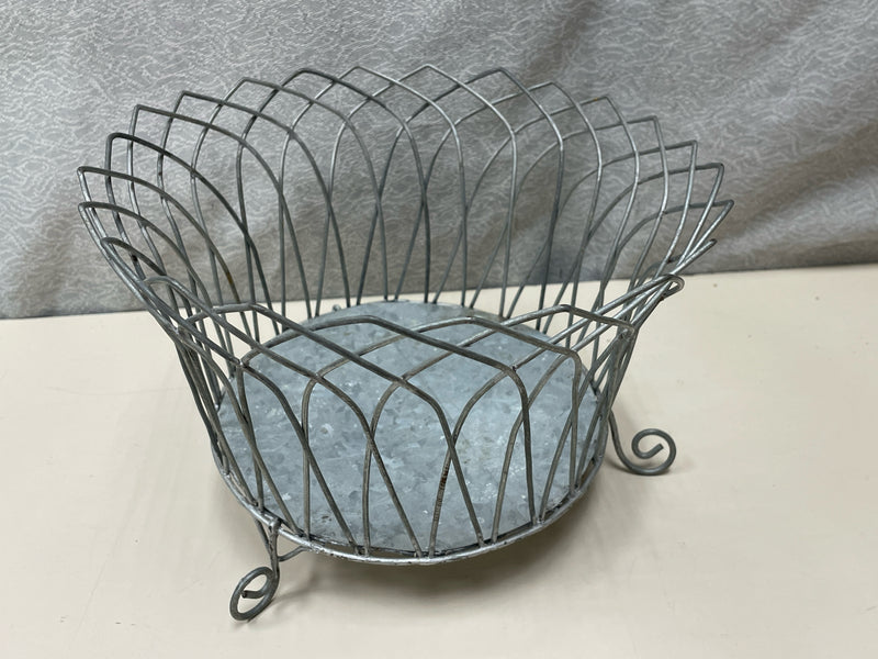 VINTAGE WIRE STYLE BASKET