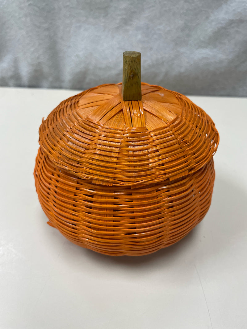SMALL LIDDED PUMPKIN BASKET