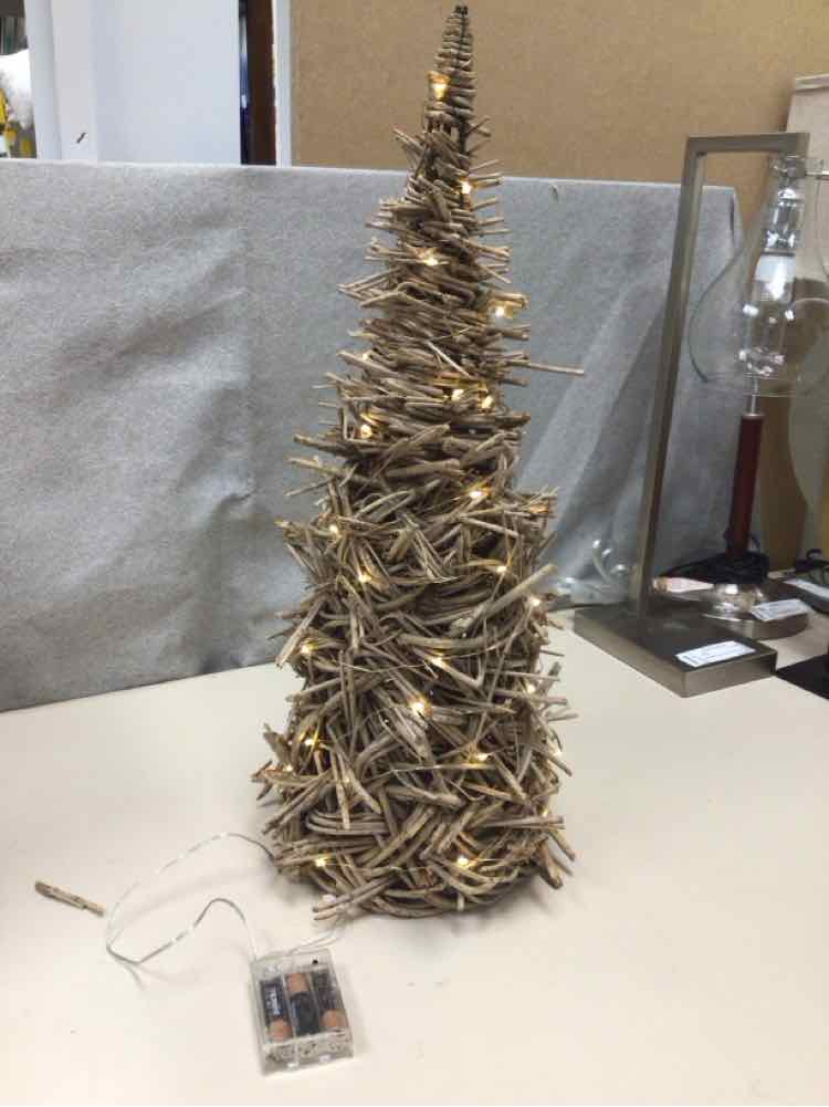 DECORATIVE LIGHT UP TREE