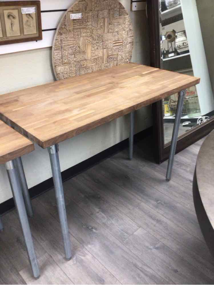 BROWN WOOD CAFE TABLE