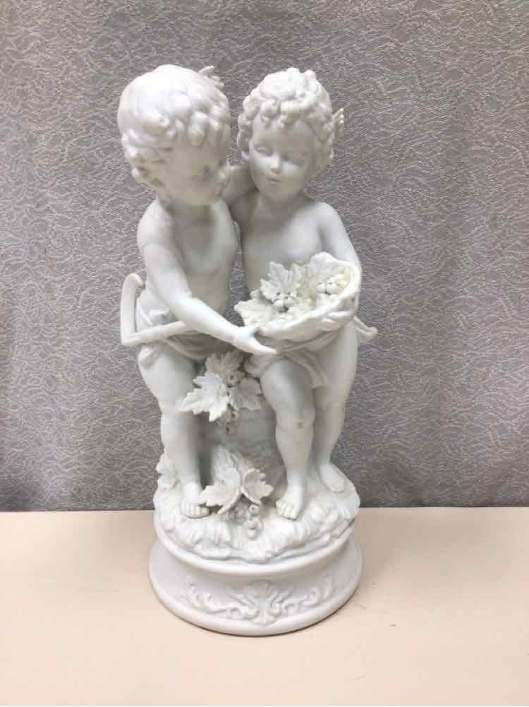 2 CHERUBS PORCELAIN STATUE