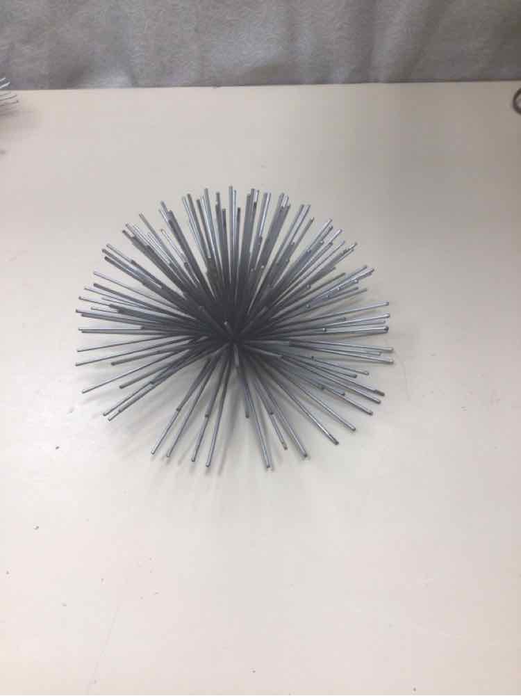 METAL STARBURST DECORATION