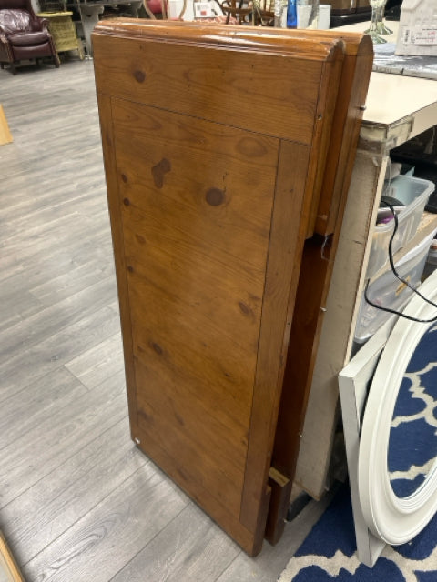 VANGUARD WD TOP Table W/6 CHAIRS