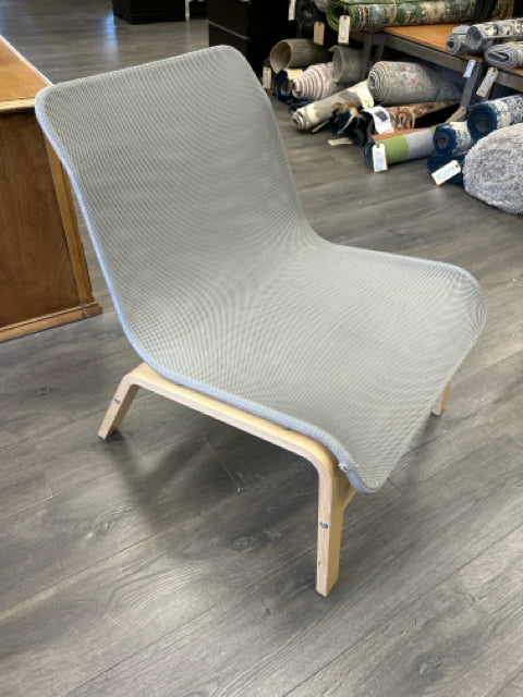 "NOLMYRA" GRAY MESH W/WOOD CHAIR