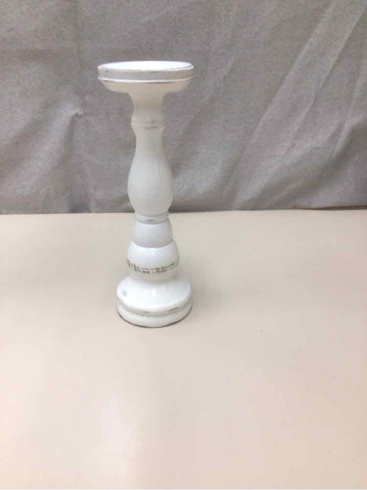 MEDIUM SIZED WHITE CANDLE HOLDER