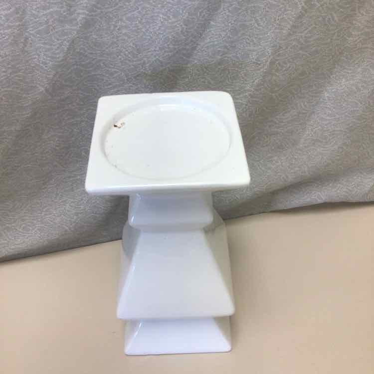 WHITE GEOMETRIC CANDLE STAND
