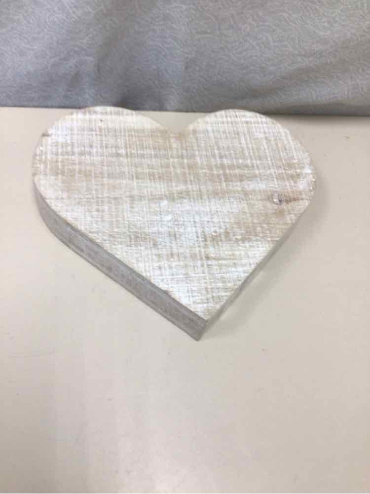 WHITE WOOD HEART
