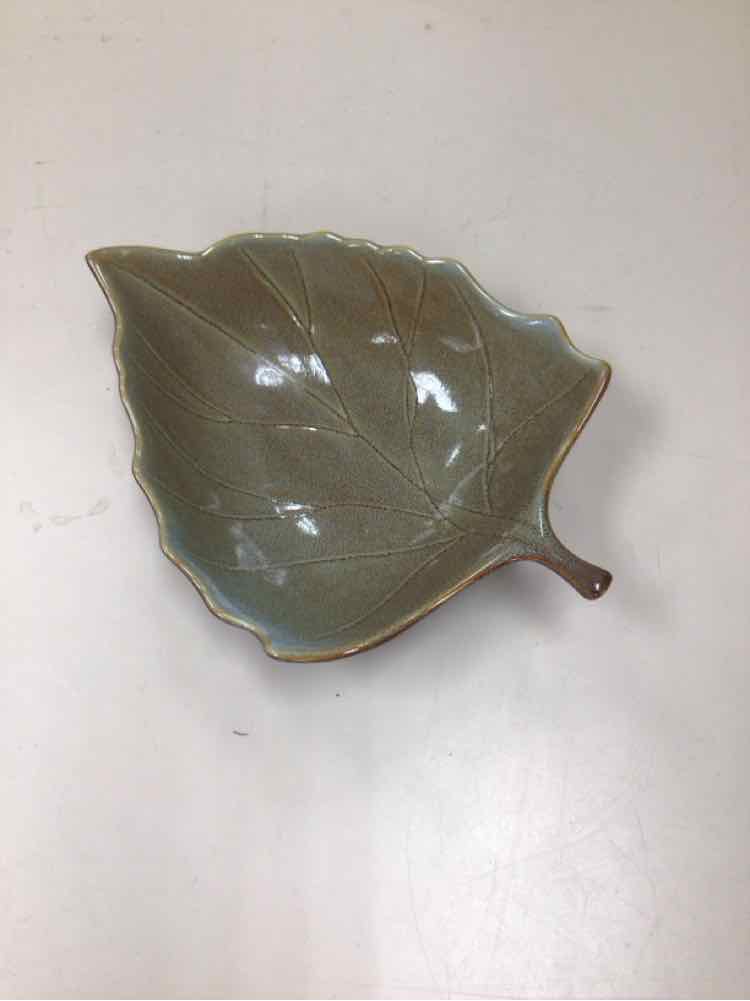 GREEN LEAF DISH