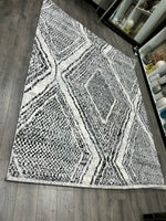 BLACK WHITE DESIGN RUG