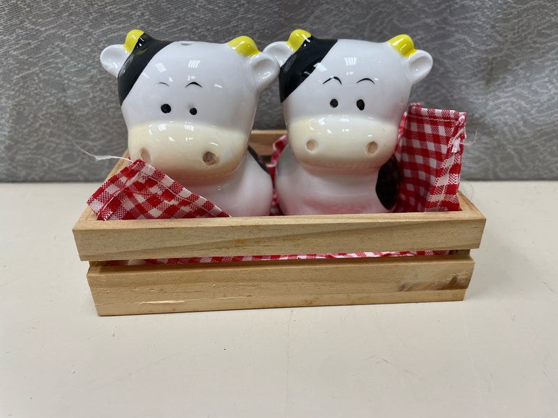 COW SALT AND PEPPER SHAKER WITH BASKET