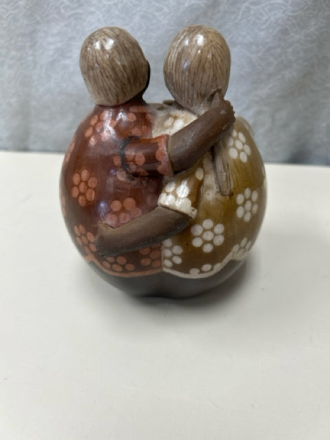 TWO WOMEN WOODEN STATUE