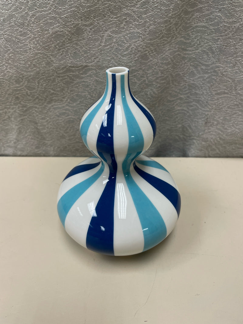 BLUE WHITE VASE