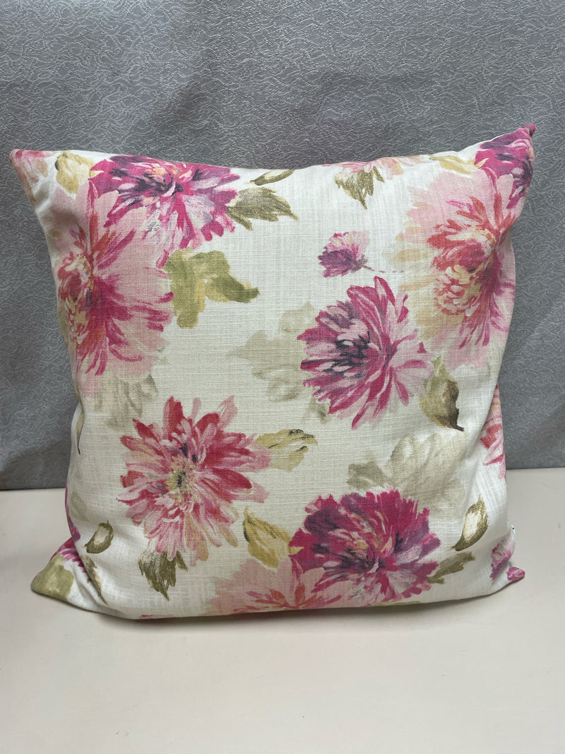 PINK/WHITE FLOWER PATTERN PILLOW