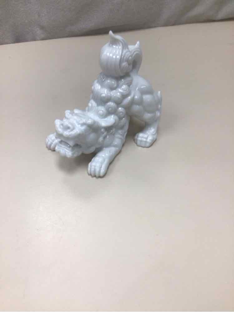 WHITE CHINESE FOO DOG