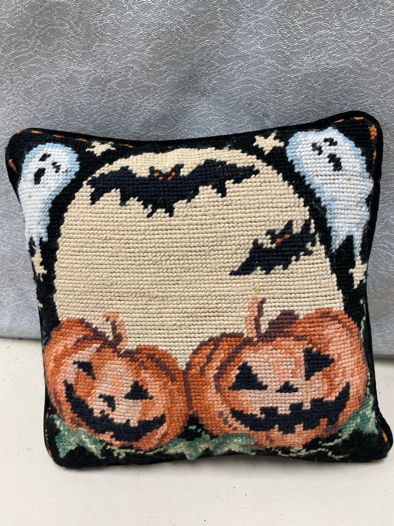 PUMPKIN GHOSTS NEEDLEPOINT