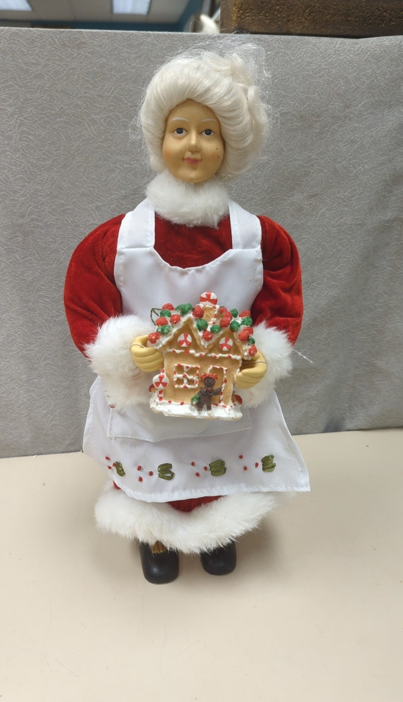 MRS.CLAUS W/GINGERBREAD HOUSE