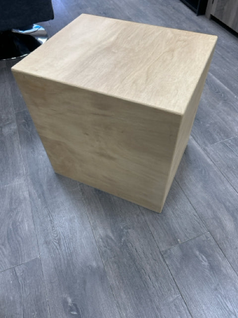 NATURAL WOOD CUBBY TABLE